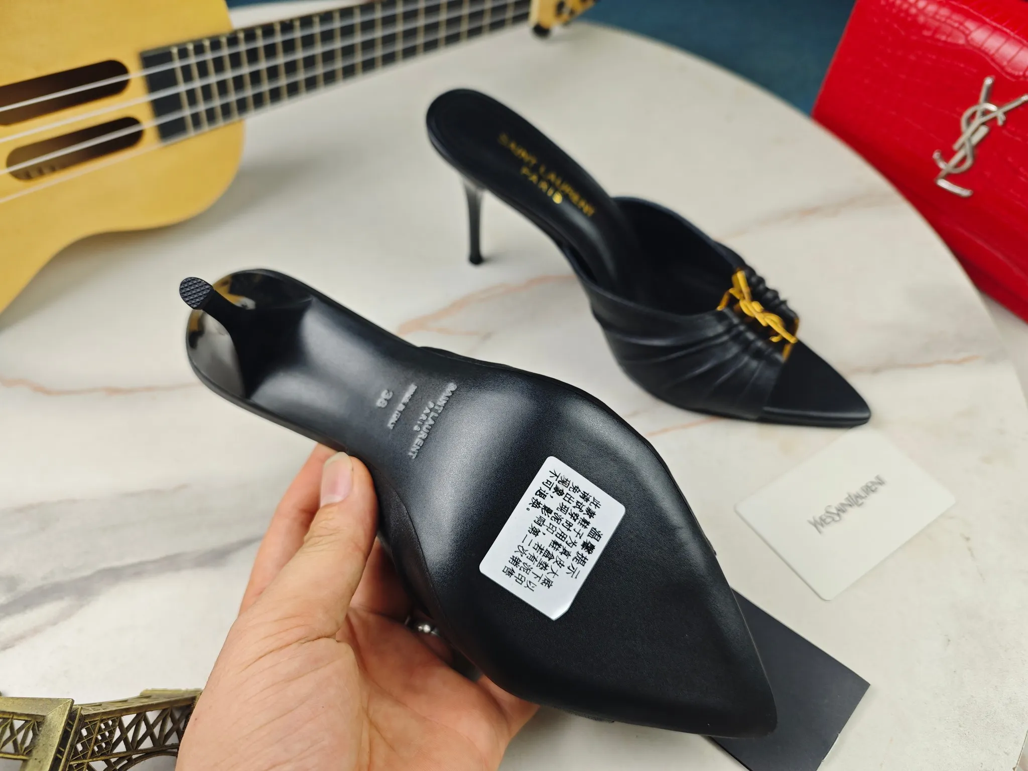 👟👟Ex-factory price 520👟👟 【Saint Laurent】Yves Saint Laurent, stiletto heel YSL sandals💃2024 early autumn counter synchronized with the latest styles, YSL, decoration👠 Classic and high-quality glamorous masterpieces, the hottest spring and summer series in the counter, with temperament, fashion, classic and attractive design style 😌The on-foot effect is particularly beautiful〰️, the material is imported from Italy, small black cow, imported black patent leather, lining, and foot pads; sheepskin, heel height, stiletto 9cm, size 35-41 (34.41.42 must be customized, non-returnable) outsole; imported genuine leather outsole, complete with counter packaging